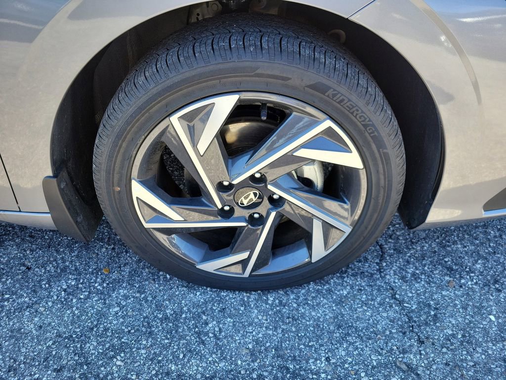 Certified 2025 Hyundai Elantra SEL image 6