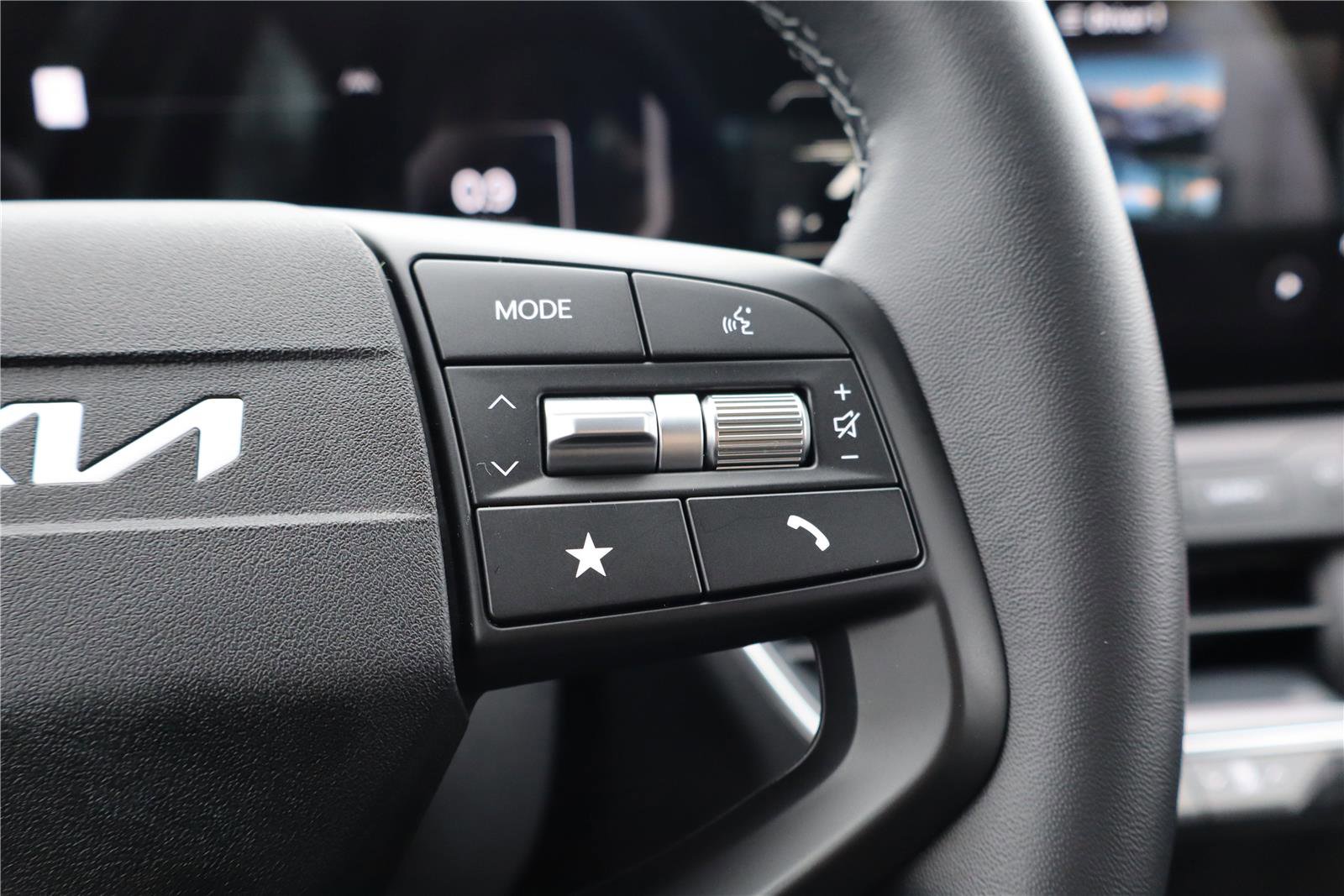 Certified 2025 Kia K4 EX image 17