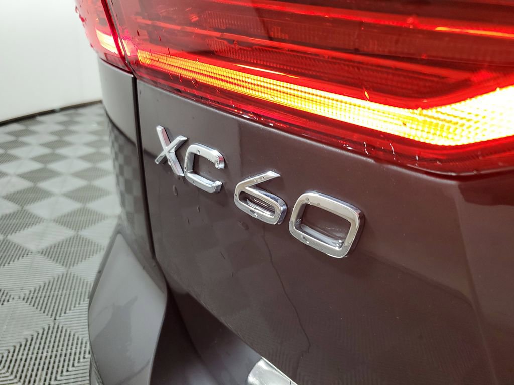 Used 2023 Volvo XC60 B5 Core w/ Climate Package image 10