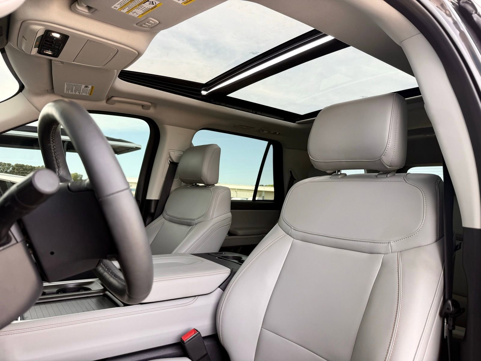 Used 2025 Ford Expedition Active image 22