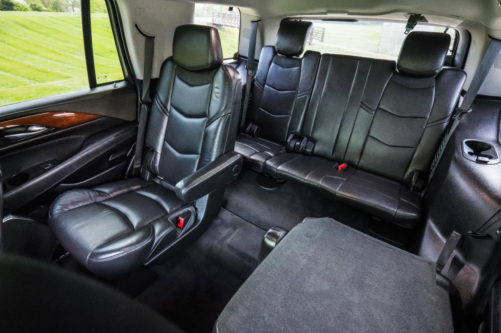 Used 2018 Cadillac Escalade Luxury AWD/4WD image 21
