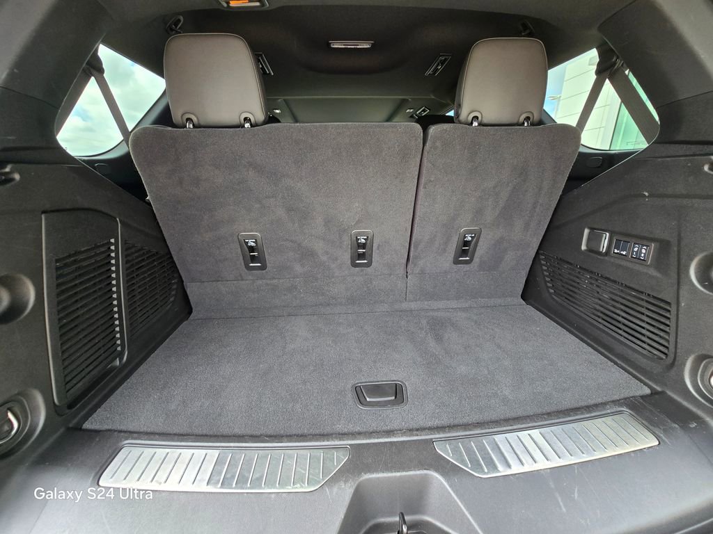 Used 2024 Chevrolet Tahoe RST w/ Luxury Package RWD image 32