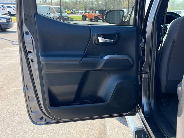 Used 2017 Toyota Tacoma TRD Sport image 7