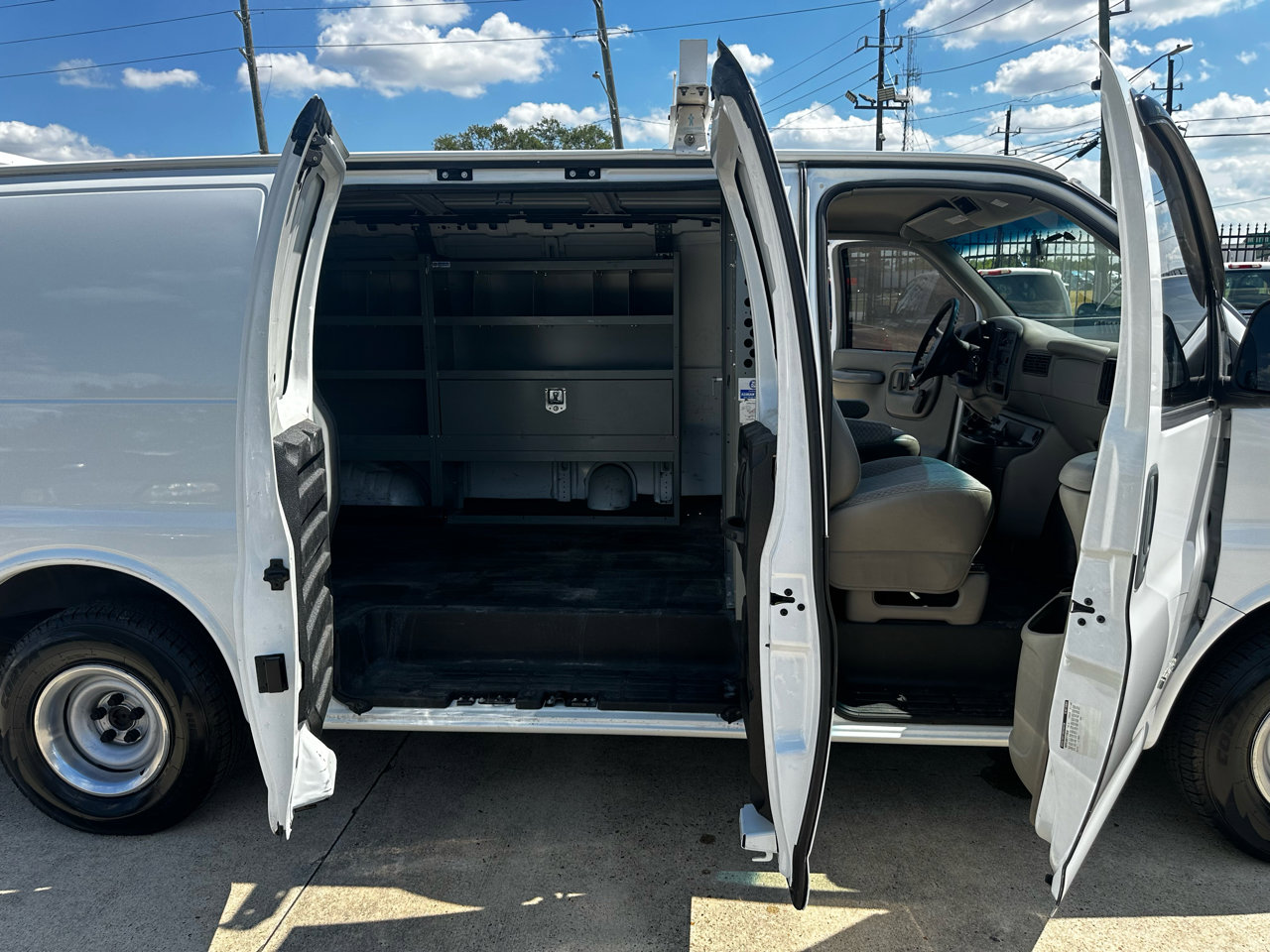 Used 2001 Chevrolet Express 1500 image 16