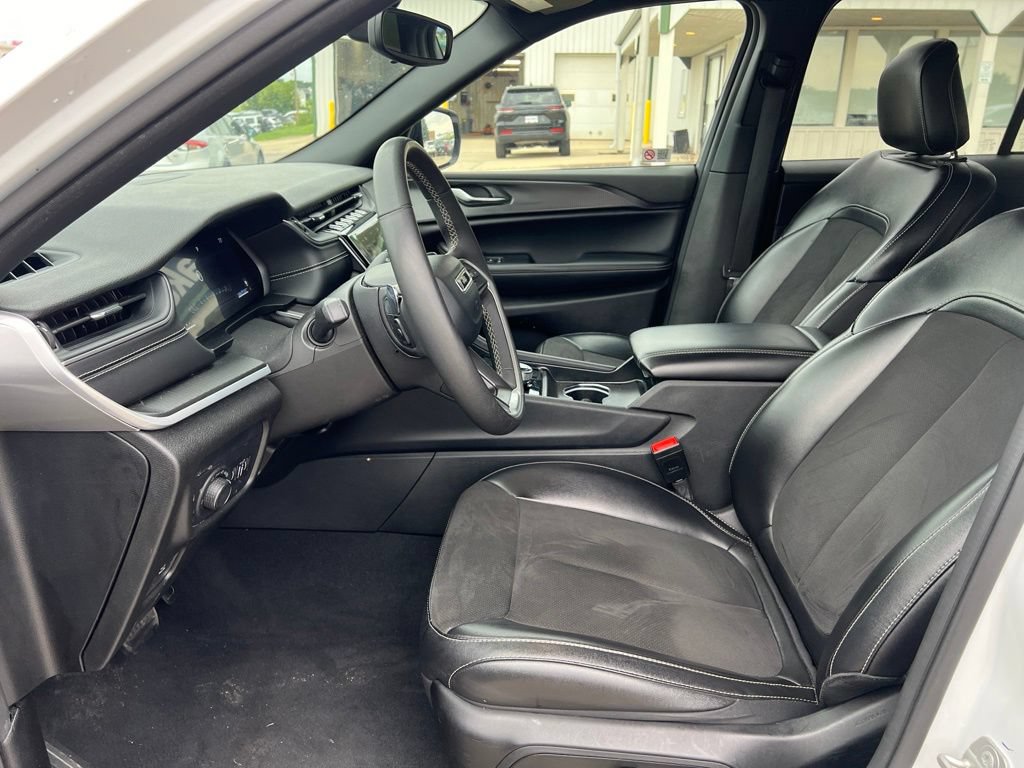 Used 2024 Jeep Grand Cherokee Altitude RWD image 18