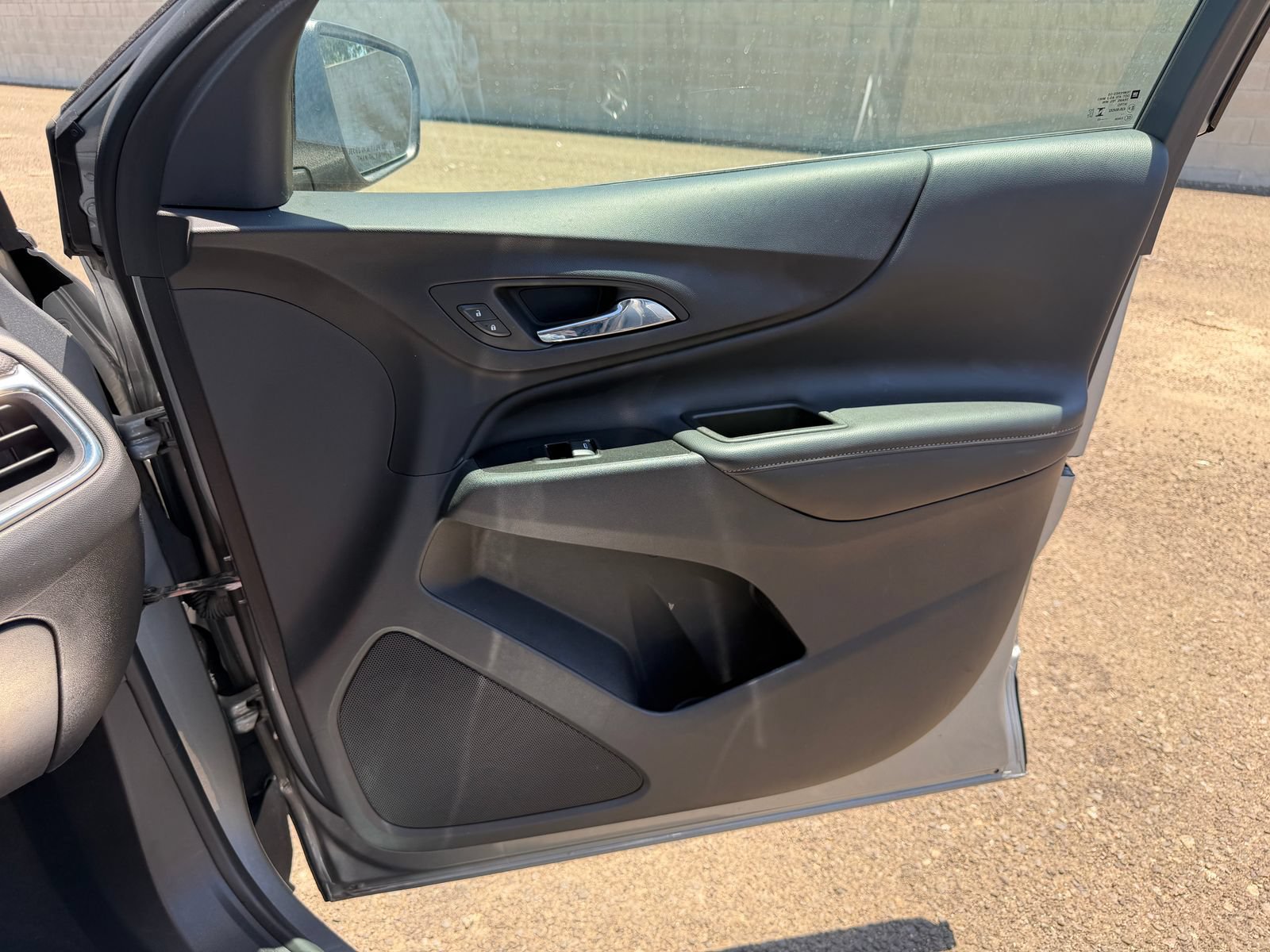 Used 2023 Chevrolet Equinox Premier AWD/4WD image 19