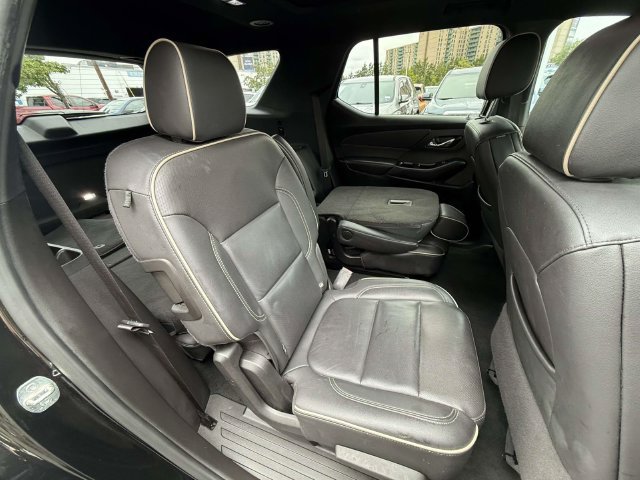 Used 2023 Chevrolet Traverse Premier w/ Redline Edition FWD image 9