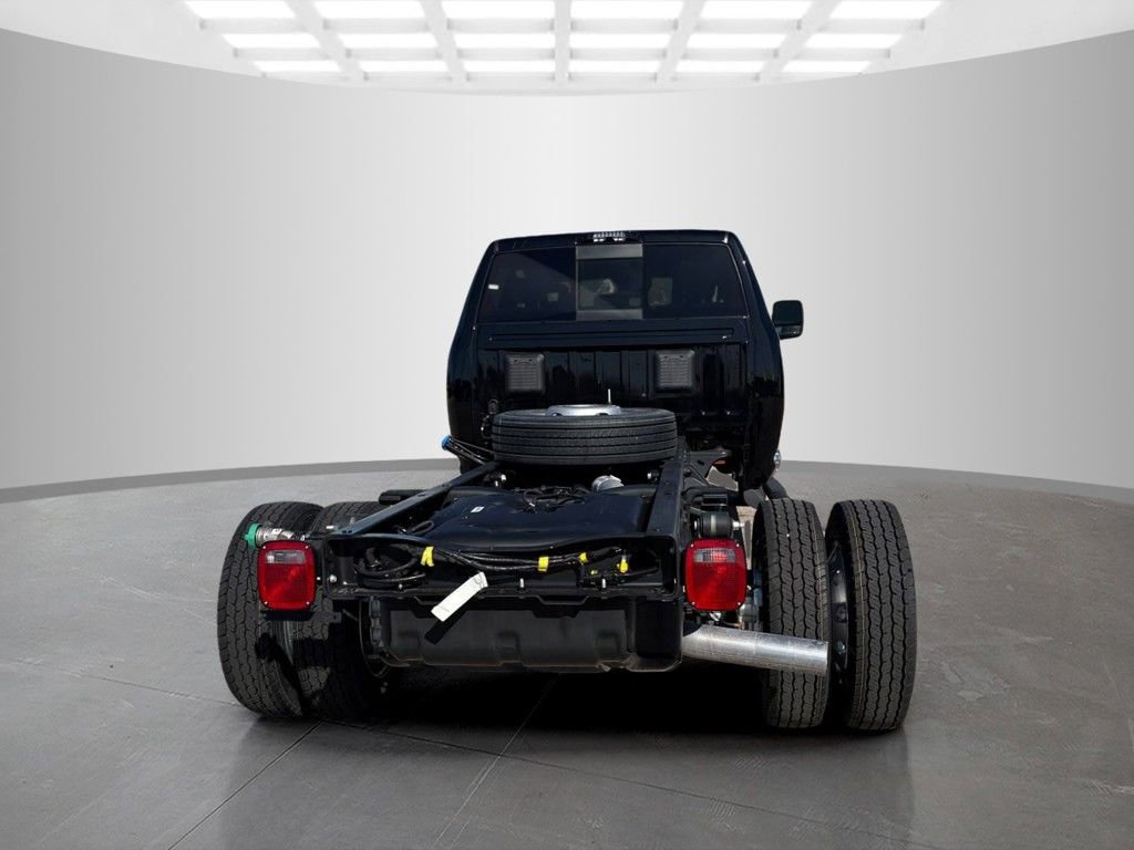New 2026 RAM 5500 4x4 Crew Cab image 4