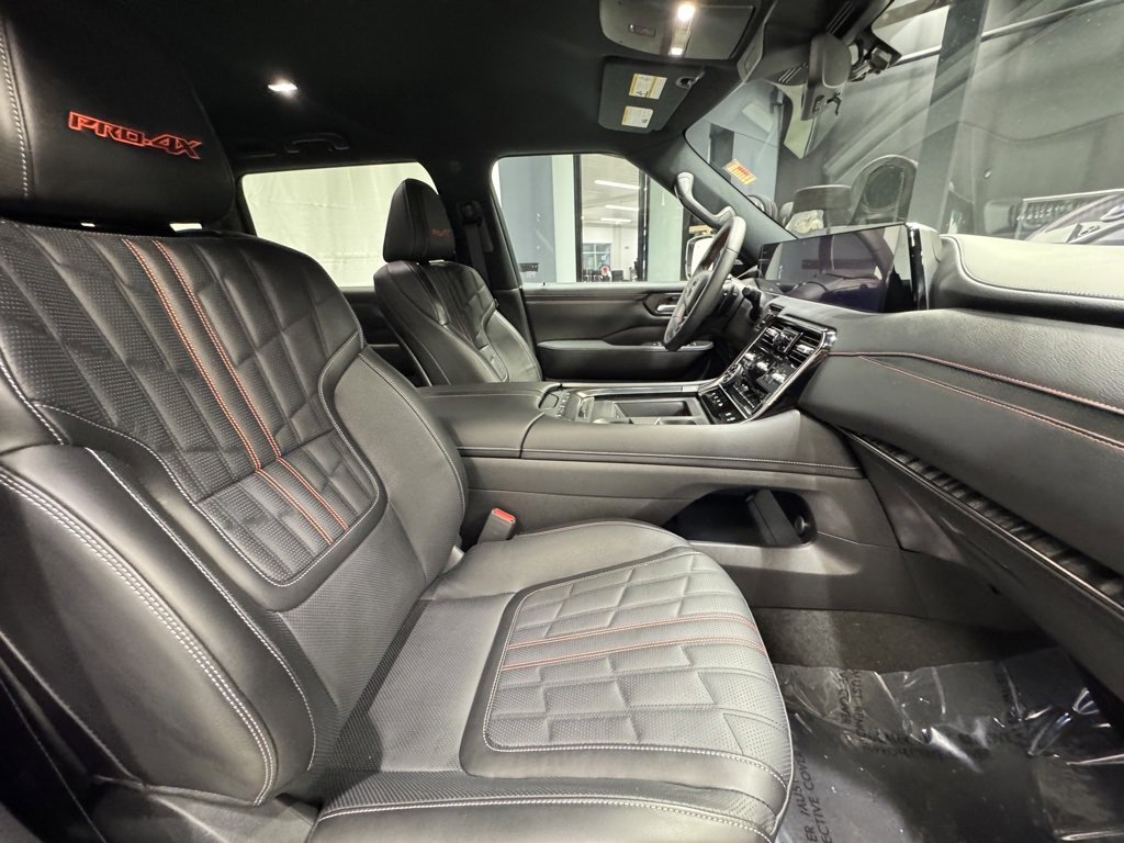 Certified 2025 Nissan Armada PRO-4X image 30