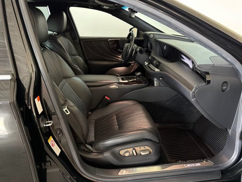 Used 2018 Lexus LS 500 w/ Luxury Package RWD image 19