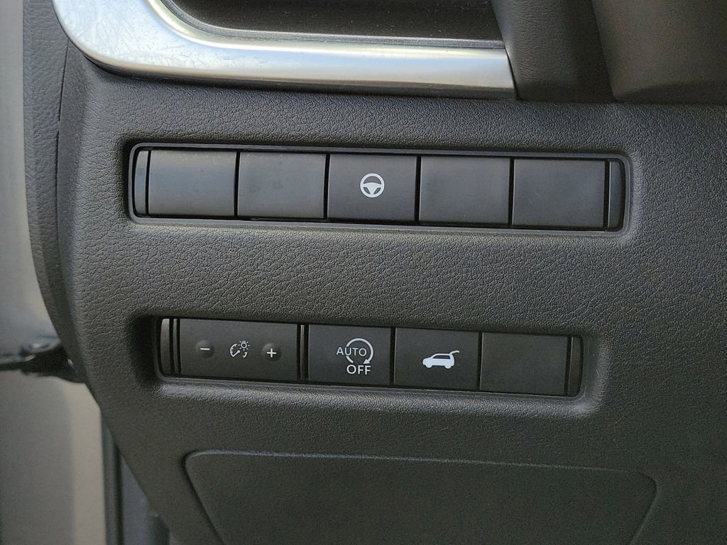 Used 2024 Nissan Rogue SV image 32