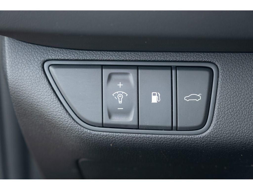 Used 2023 Genesis G70 2.0T image 32