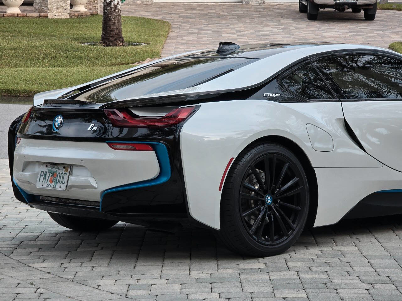 Used 2019 BMW i8 Coupe image 7