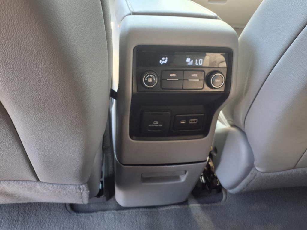 Certified 2023 GMC Acadia SLT image 28