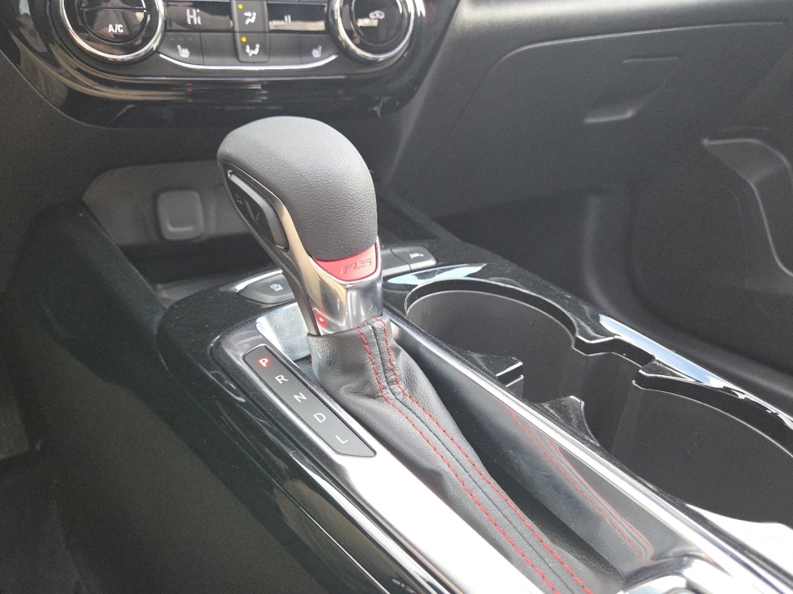 Used 2025 Chevrolet Trax RS w/ Sunroof Package image 33