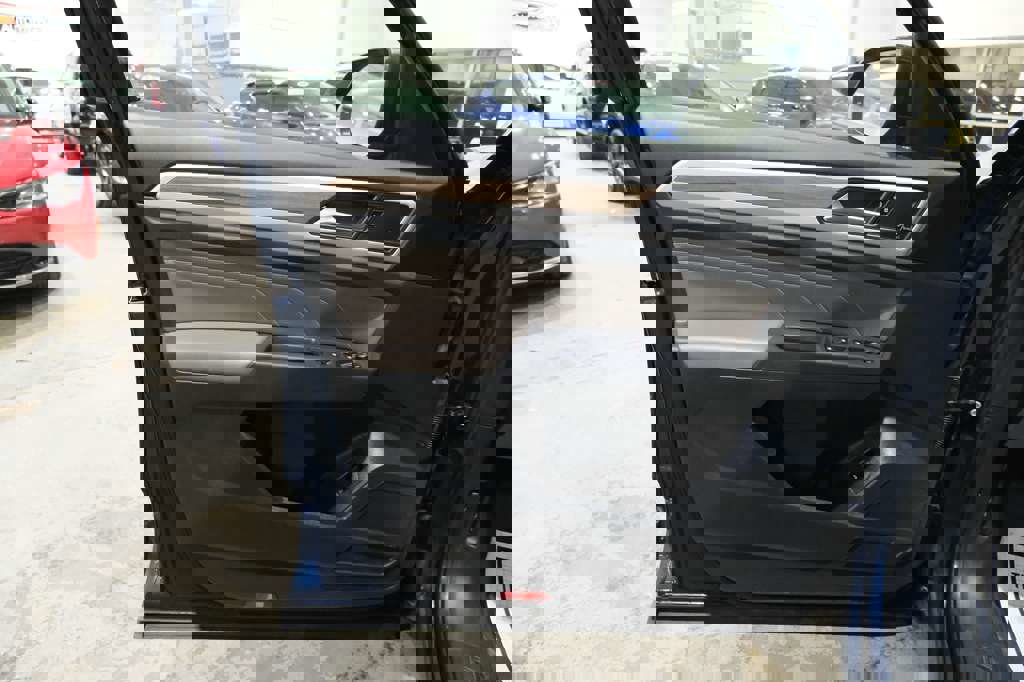 Used 2021 Volkswagen Atlas SEL Premium image 18