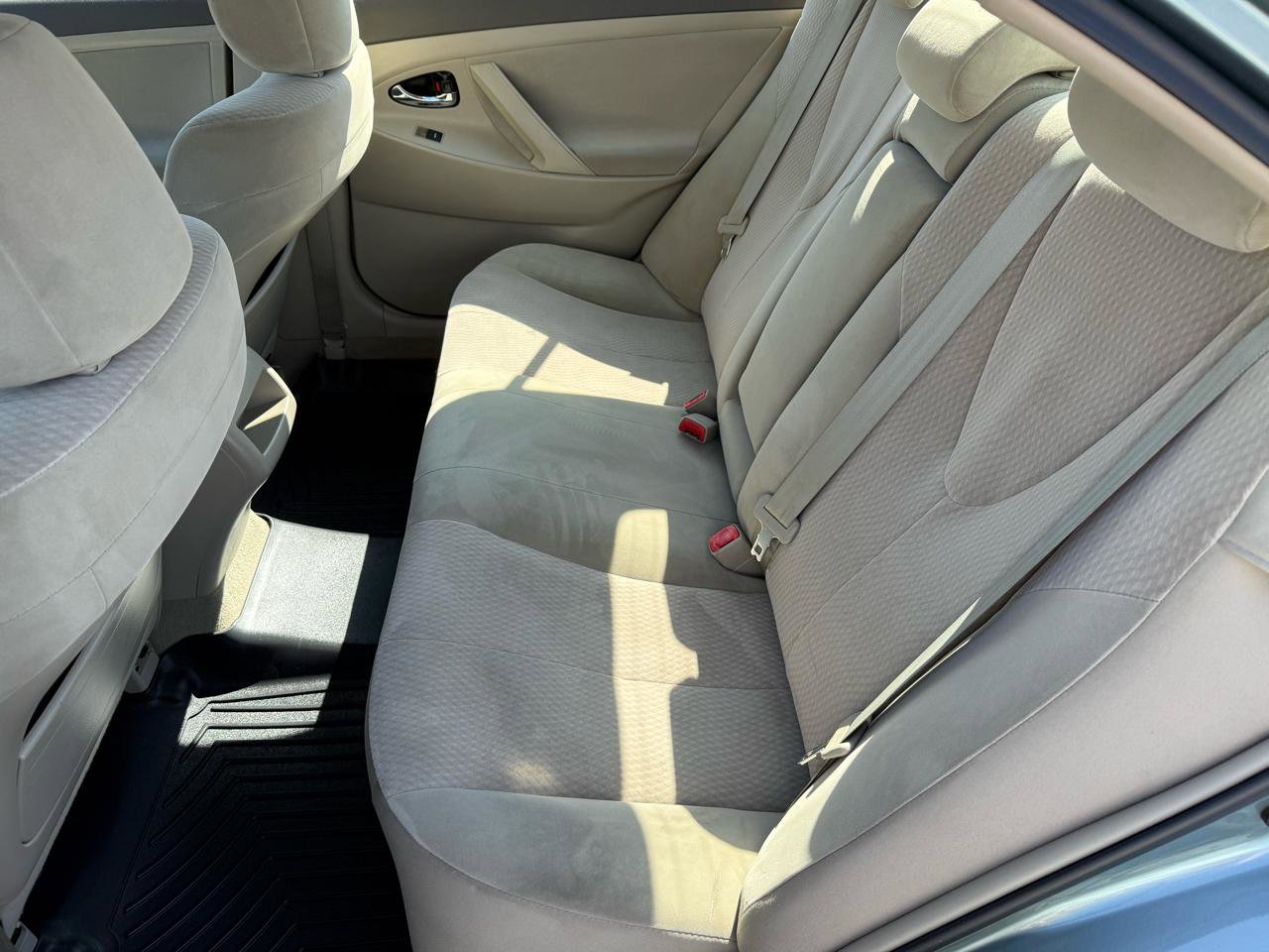 Used 2011 Toyota Camry LE image 12