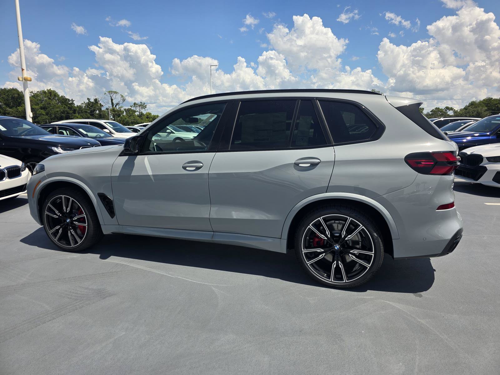 New 2026 BMW X5 M60i w/ Executive Package AWD/4WD image 4
