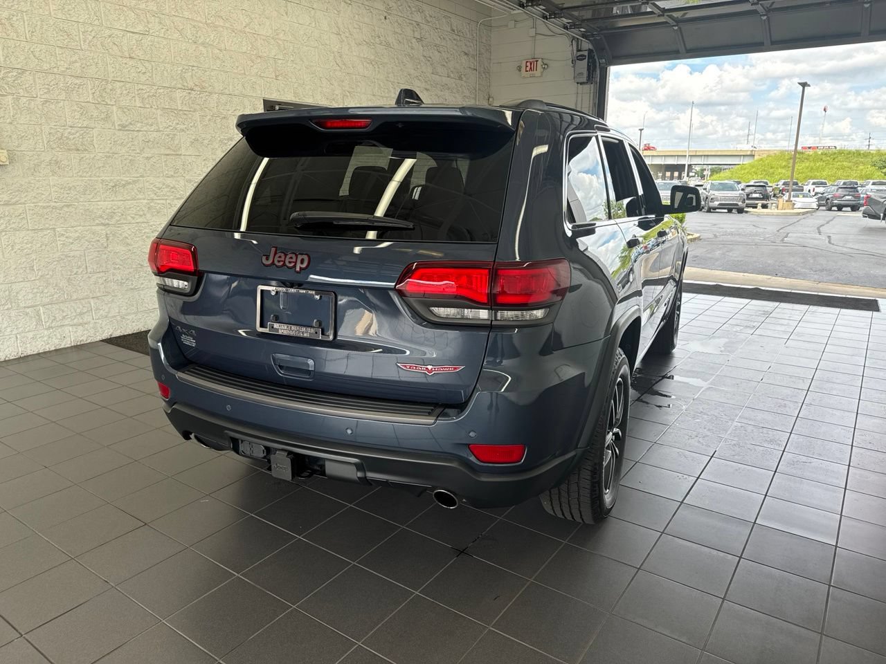 Used 2021 Jeep Grand Cherokee Trailhawk w/ Premium Lighting Group AWD/4WD image 7