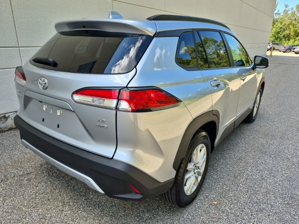 Used 2024 Toyota Corolla Cross LE image 7