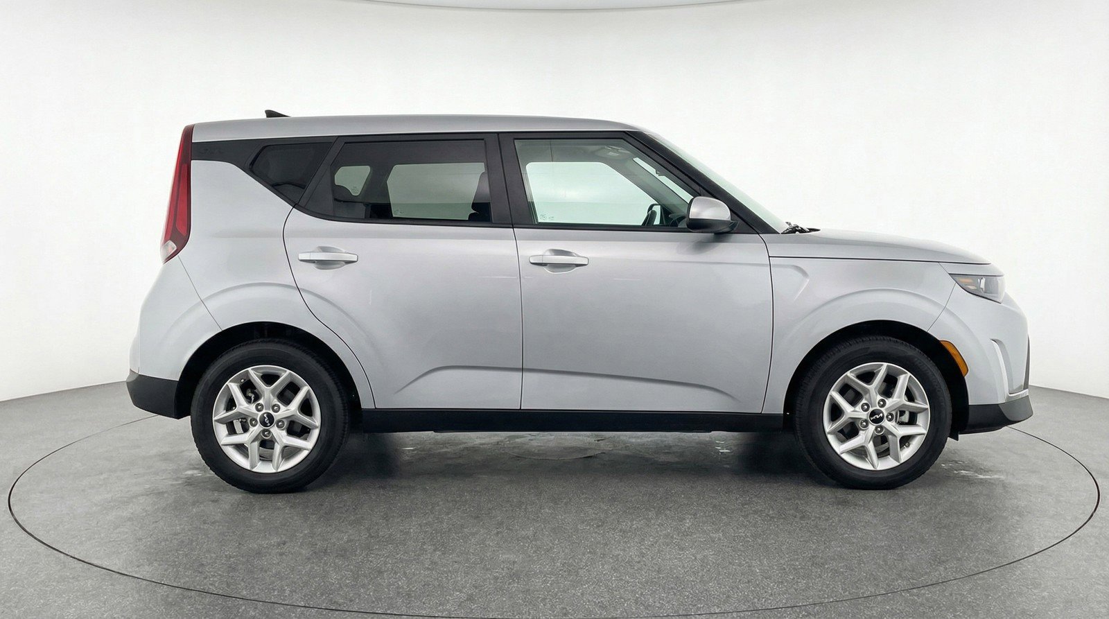 Used 2025 Kia Soul LX w/ LX Technology Package image 9