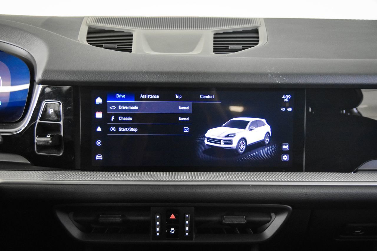 Certified 2025 Porsche Cayenne AWD/4WD image 19