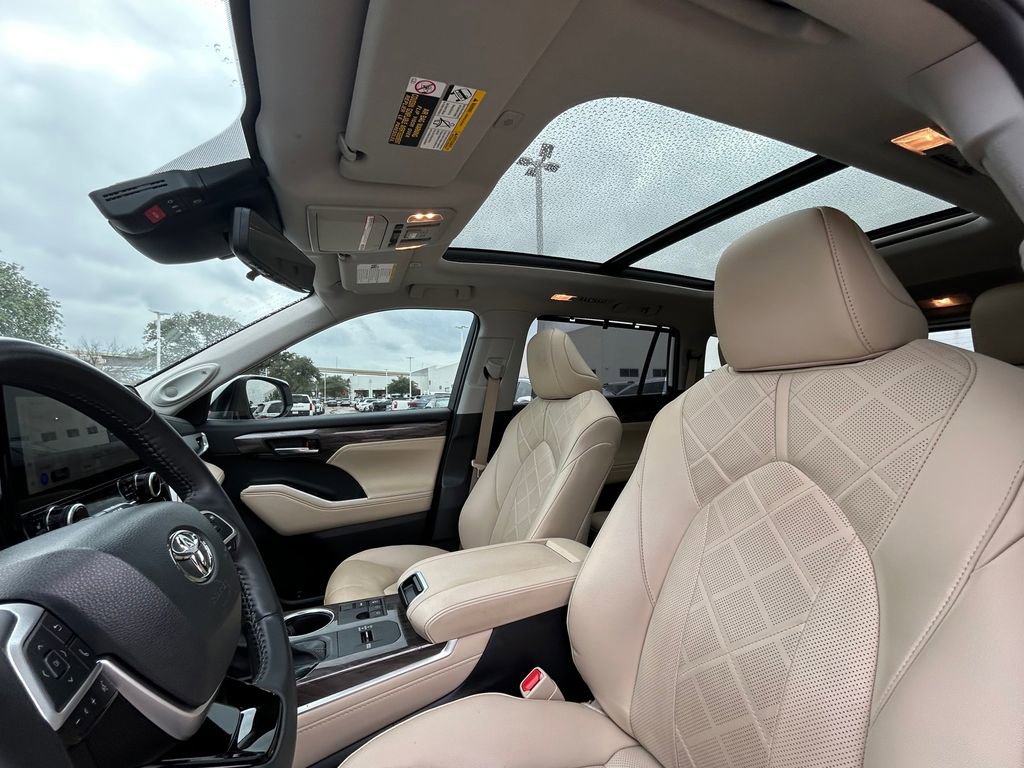 Used 2023 Toyota Highlander Platinum image 12