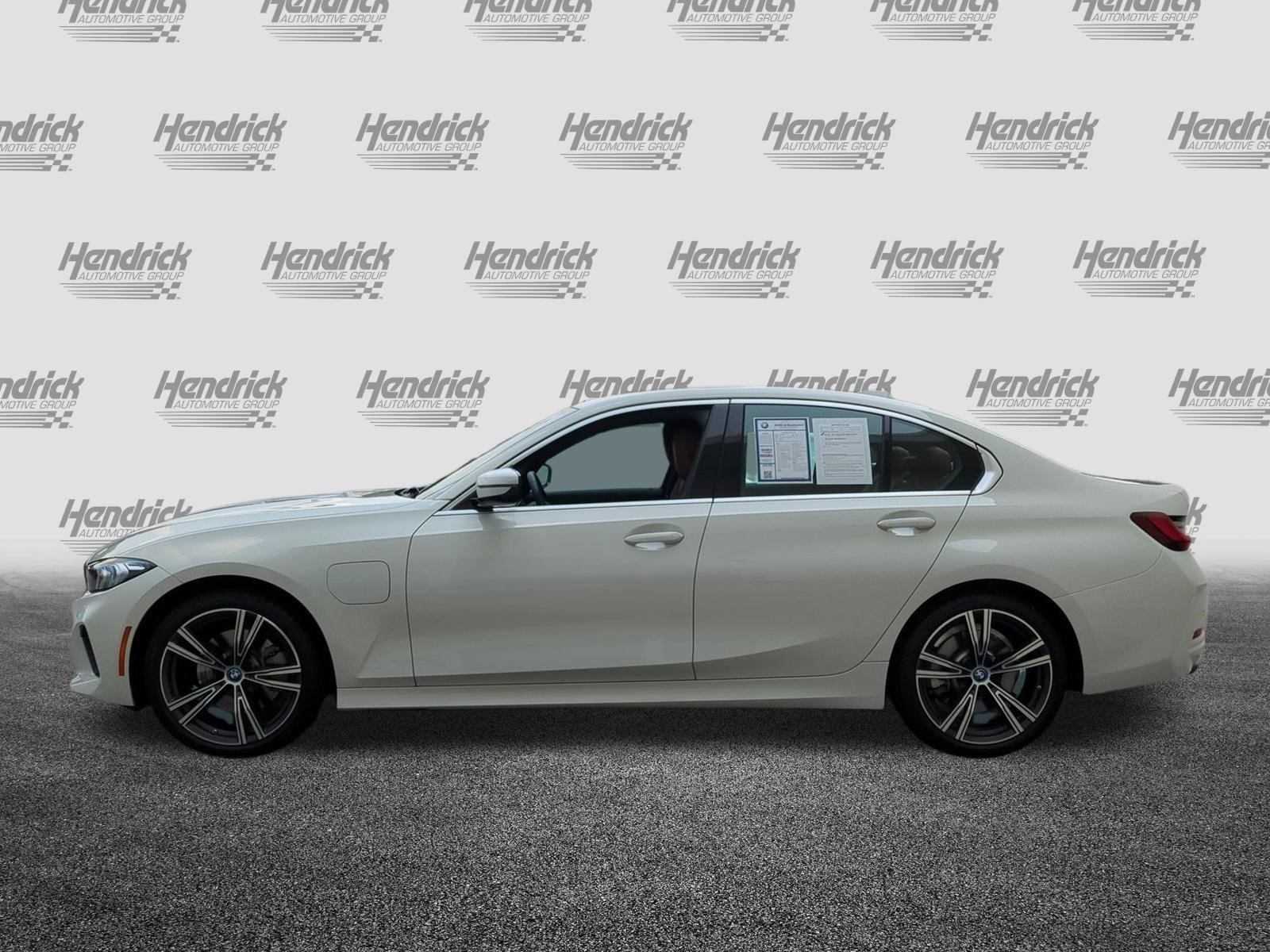 Used 2024 BMW 330e w/ Convenience Package RWD image 7