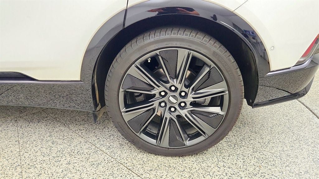 Used 2024 Cadillac Lyriq Sport RWD image 9
