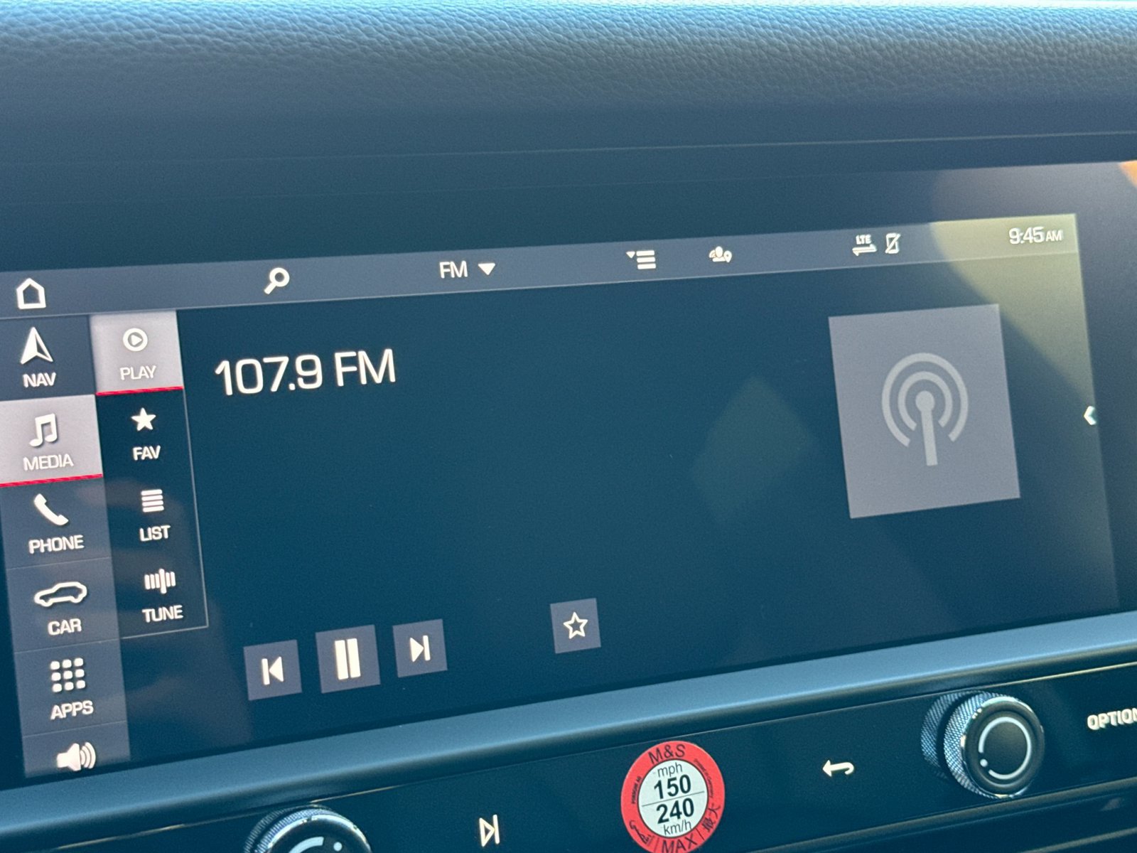 Certified 2025 Porsche Macan AWD/4WD image 22
