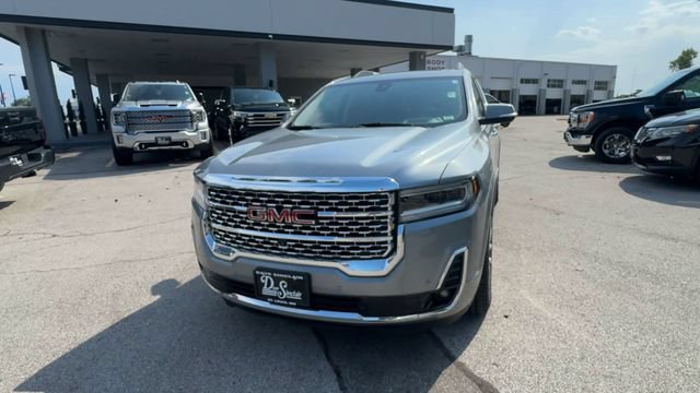Used 2023 GMC Acadia Denali w/ Denali Ultimate Package AWD/4WD image 3