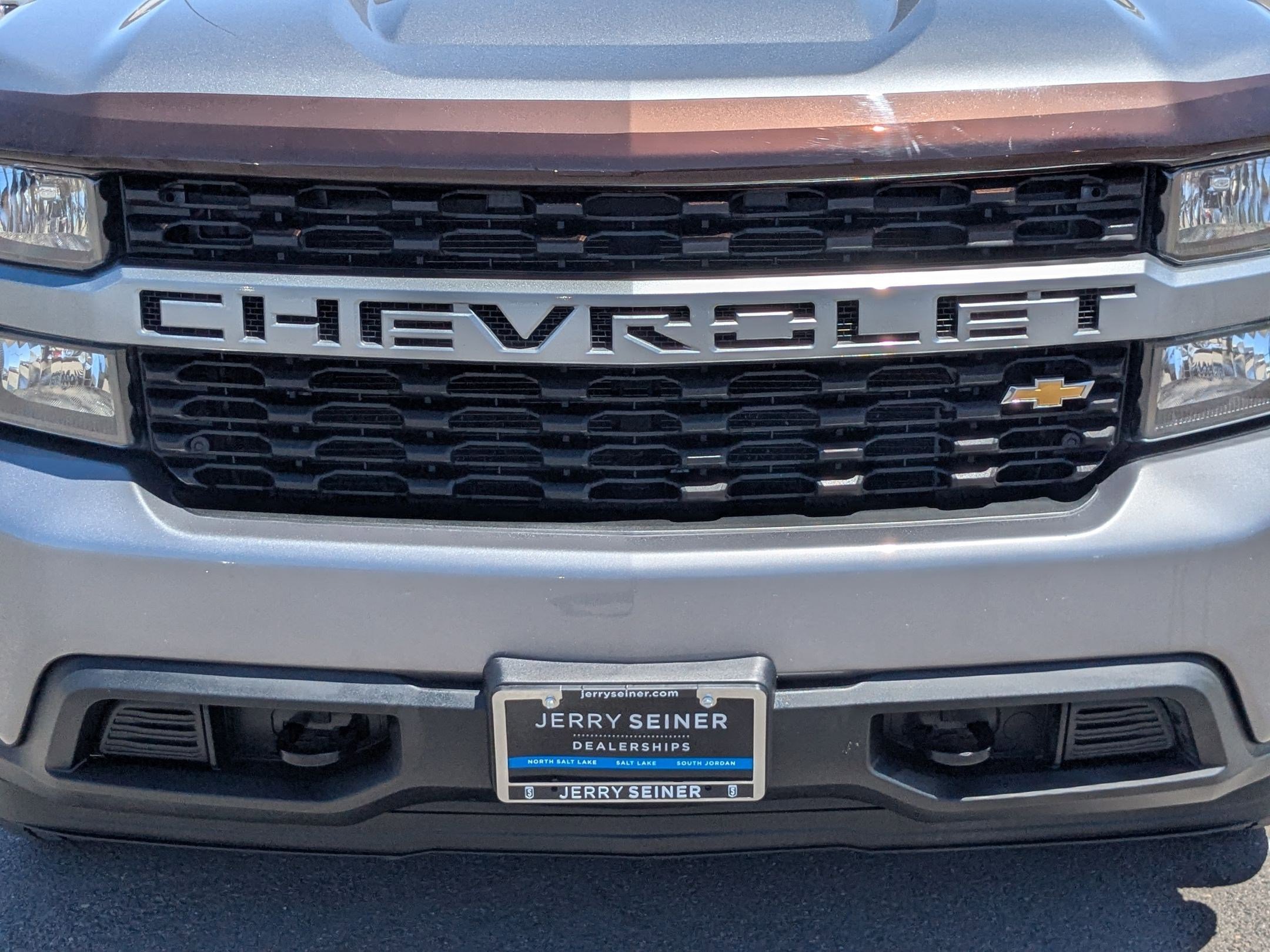 Used 2020 Chevrolet Silverado 1500 Custom w/ Custom Value Package AWD/4WD image 9
