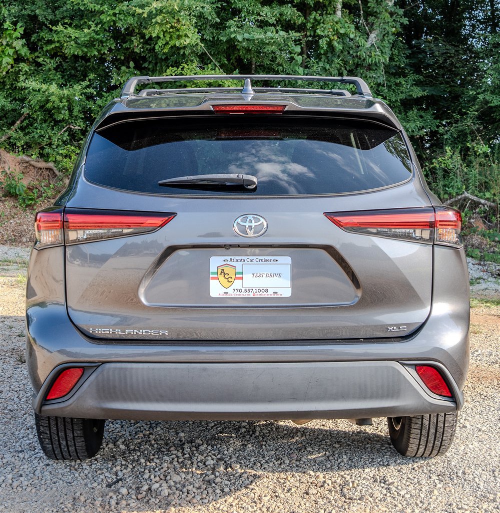 Used 2020 Toyota Highlander XLE FWD image 4