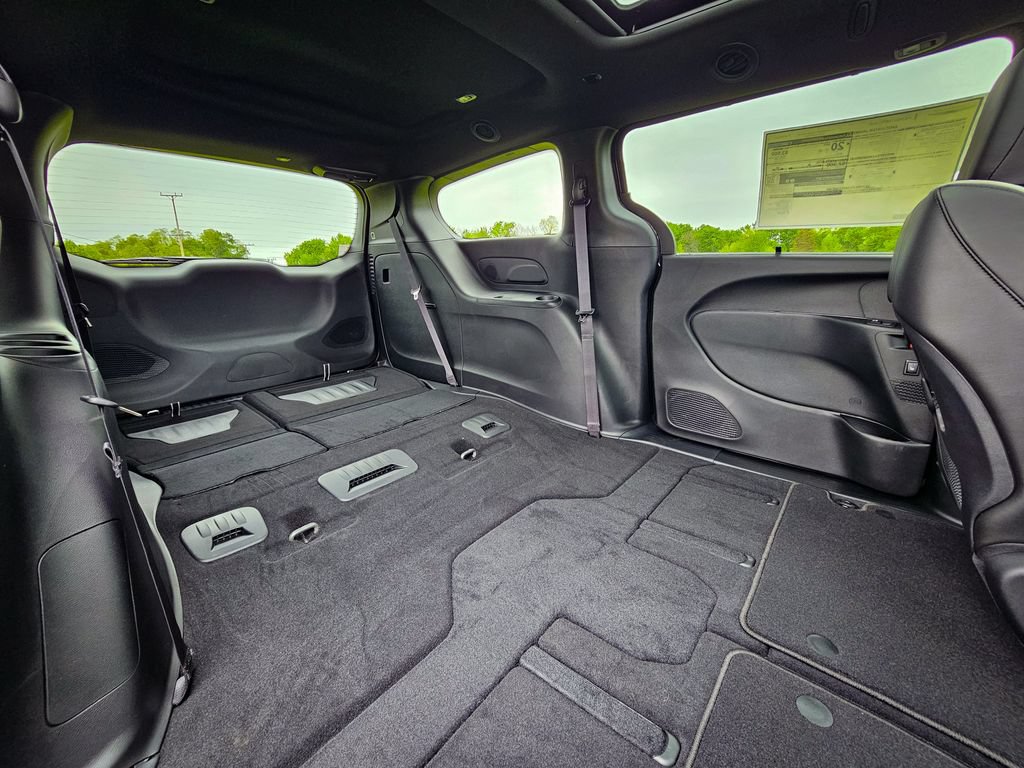 New 2027 Chrysler Pacifica Limited AWD/4WD image 37