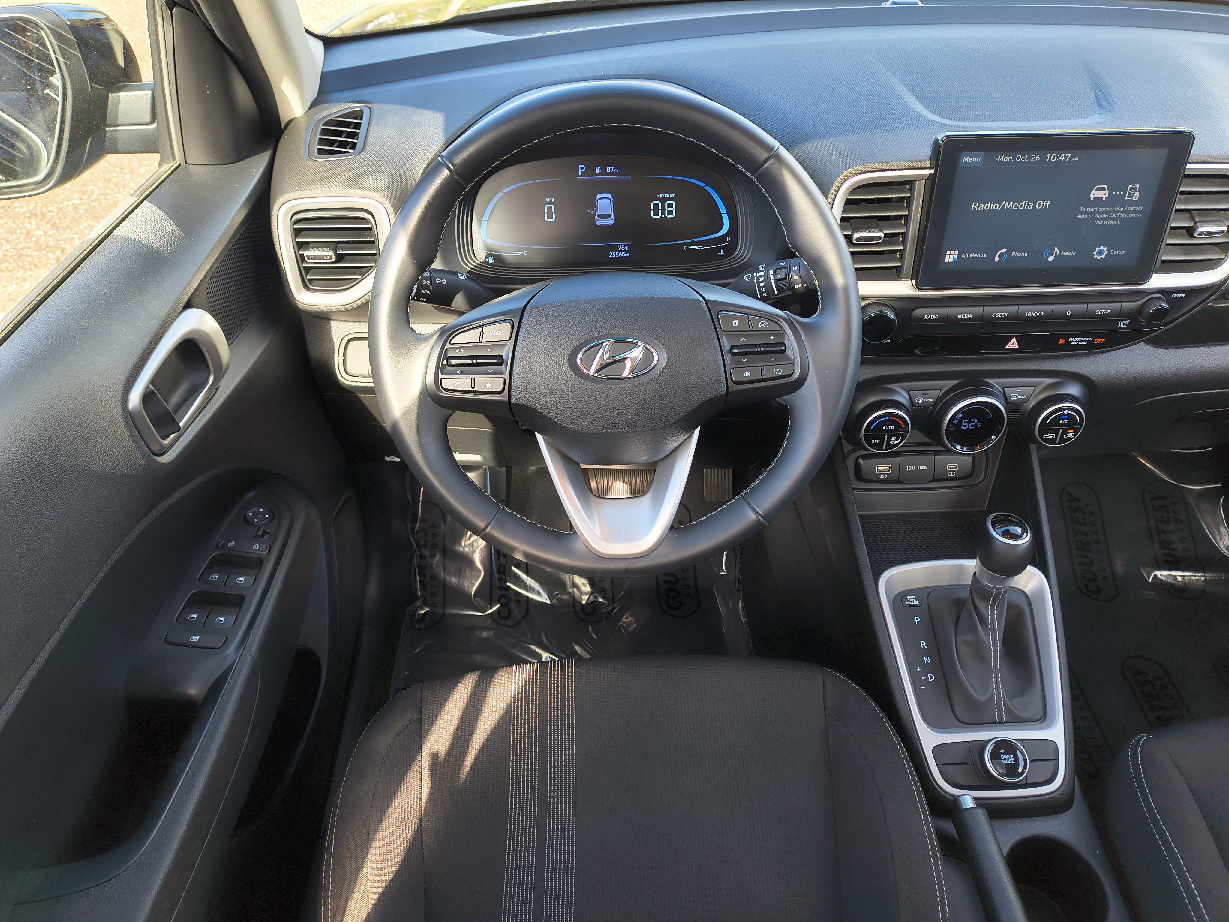 Used 2024 Hyundai Venue SEL FWD image 12