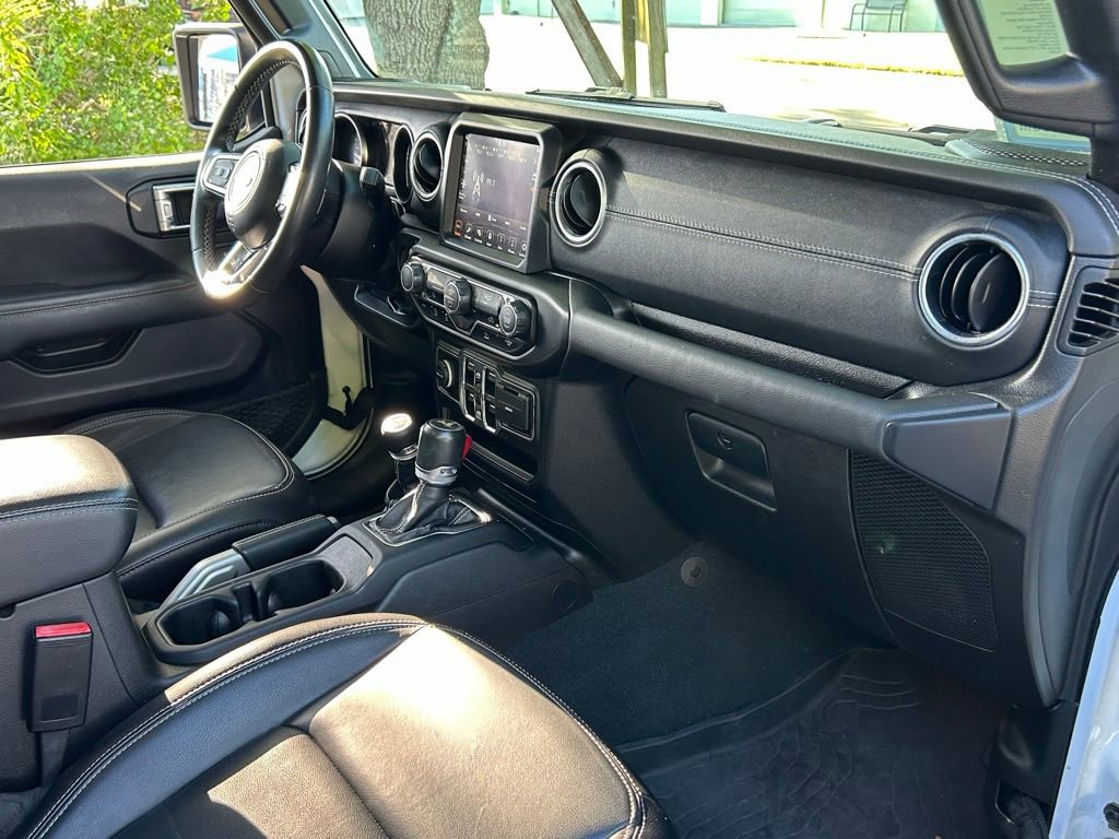 Used 2022 Jeep Wrangler Unlimited Sahara AWD/4WD image 37