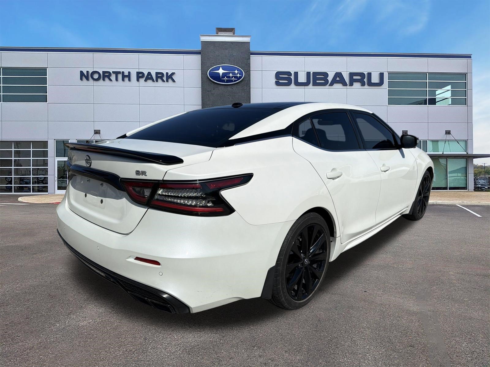 Used 2023 Nissan Maxima SR w/ Sport Mat Group FWD image 3