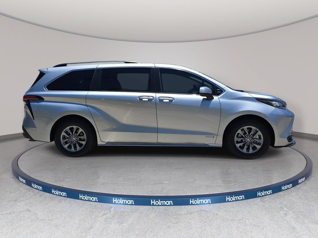 Used 2021 Toyota Sienna LE FWD image 5