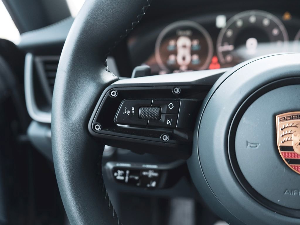 Used 2025 Porsche 911 Carrera image 17