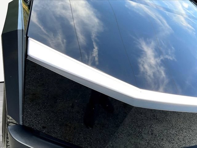 Used 2025 Tesla Cybertruck AWD Crew Cab image 31
