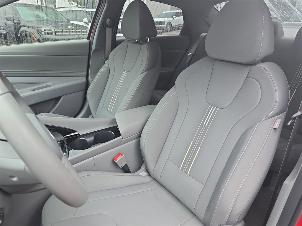 Used 2025 Hyundai Elantra SEL image 14