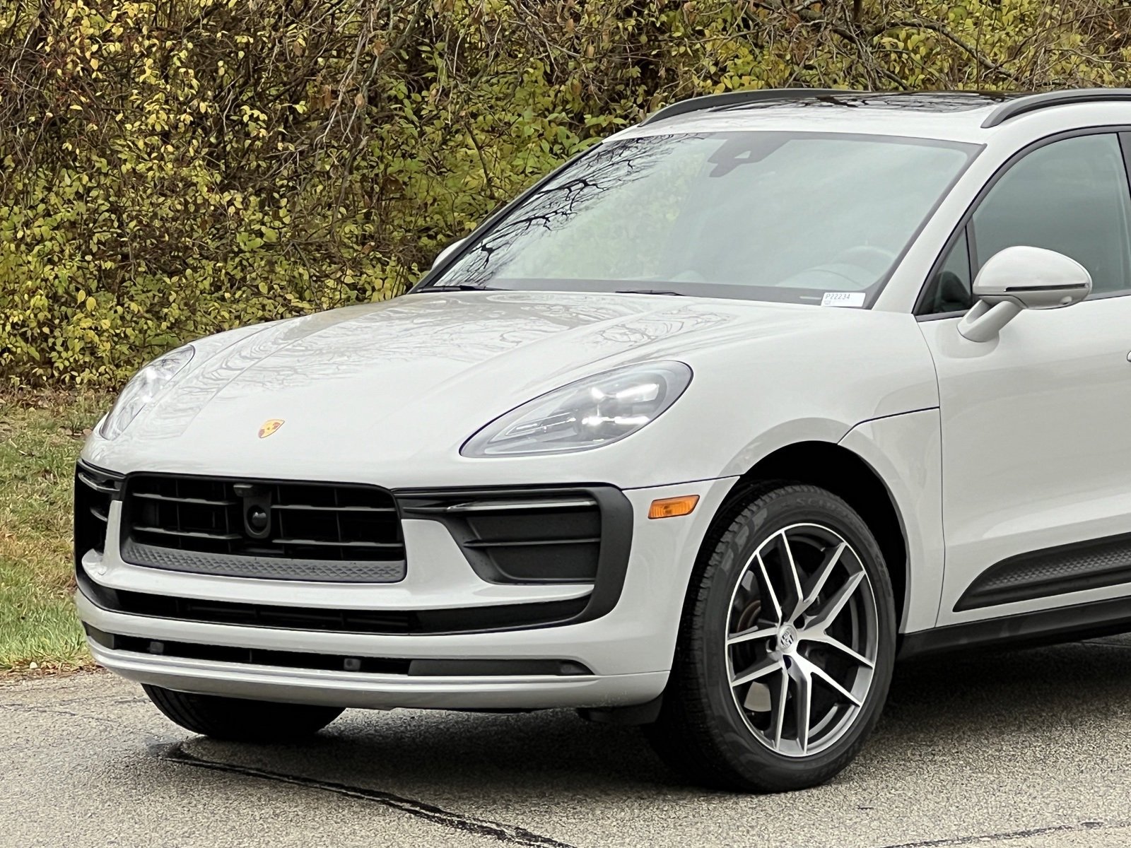 Certified 2025 Porsche Macan image 11