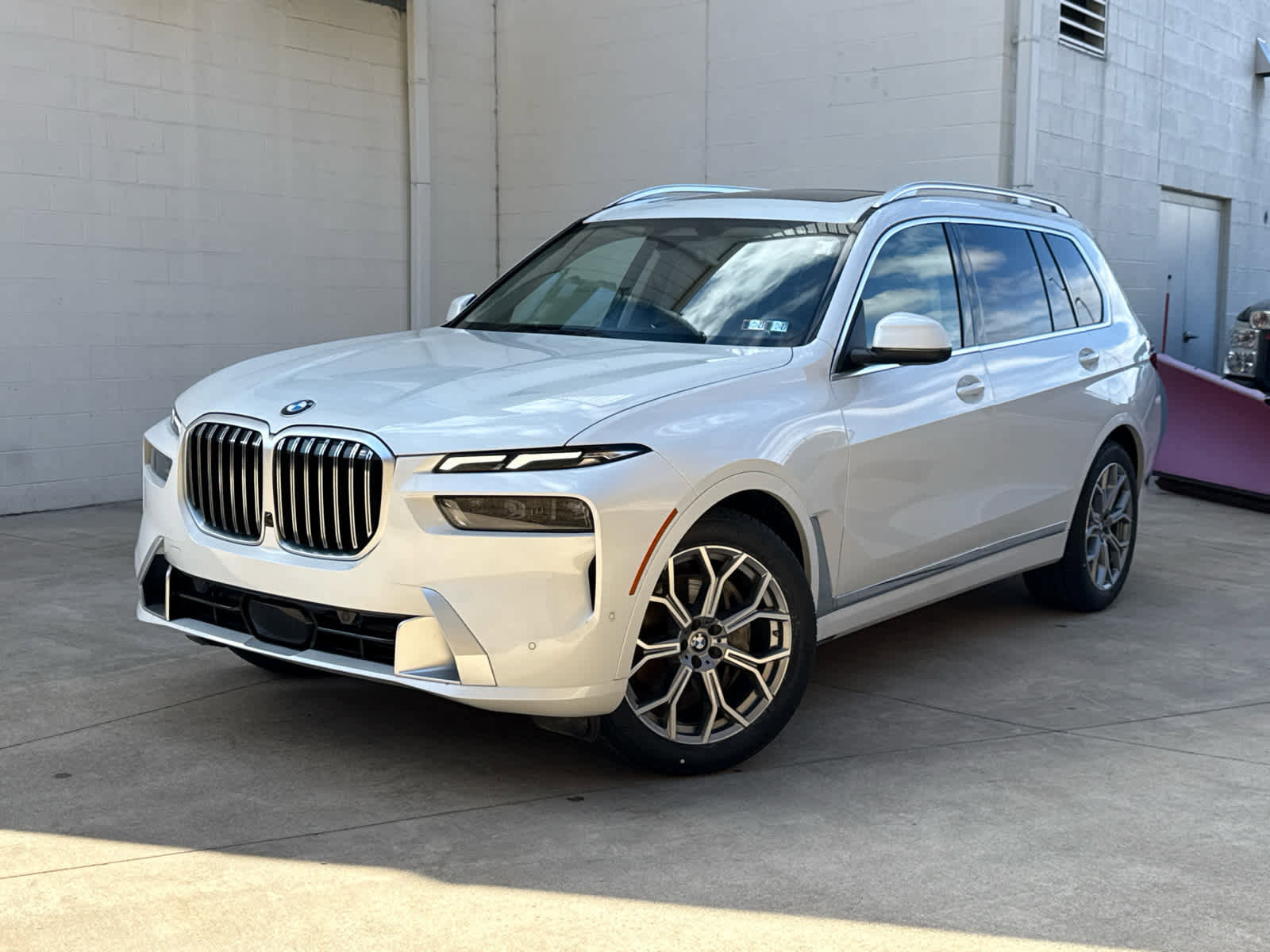 Certified 2023 BMW X7 xDrive40i w/ Premium Package AWD/4WD image 1