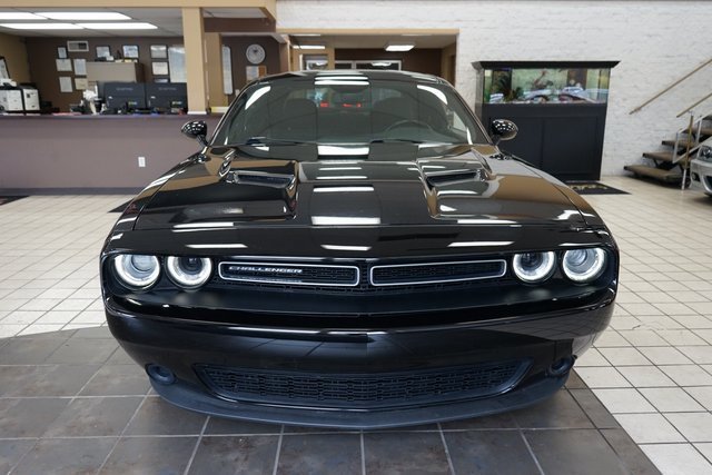 Used 2019 Dodge Challenger SXT image 18