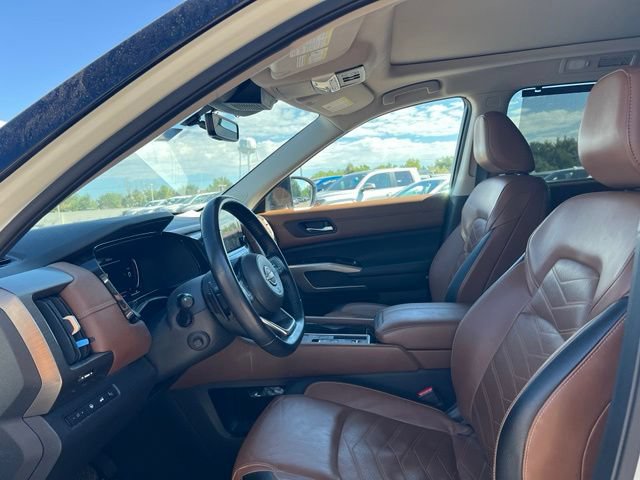 Used 2023 Nissan Pathfinder Platinum w/ Lighting Package (N93) FWD image 30
