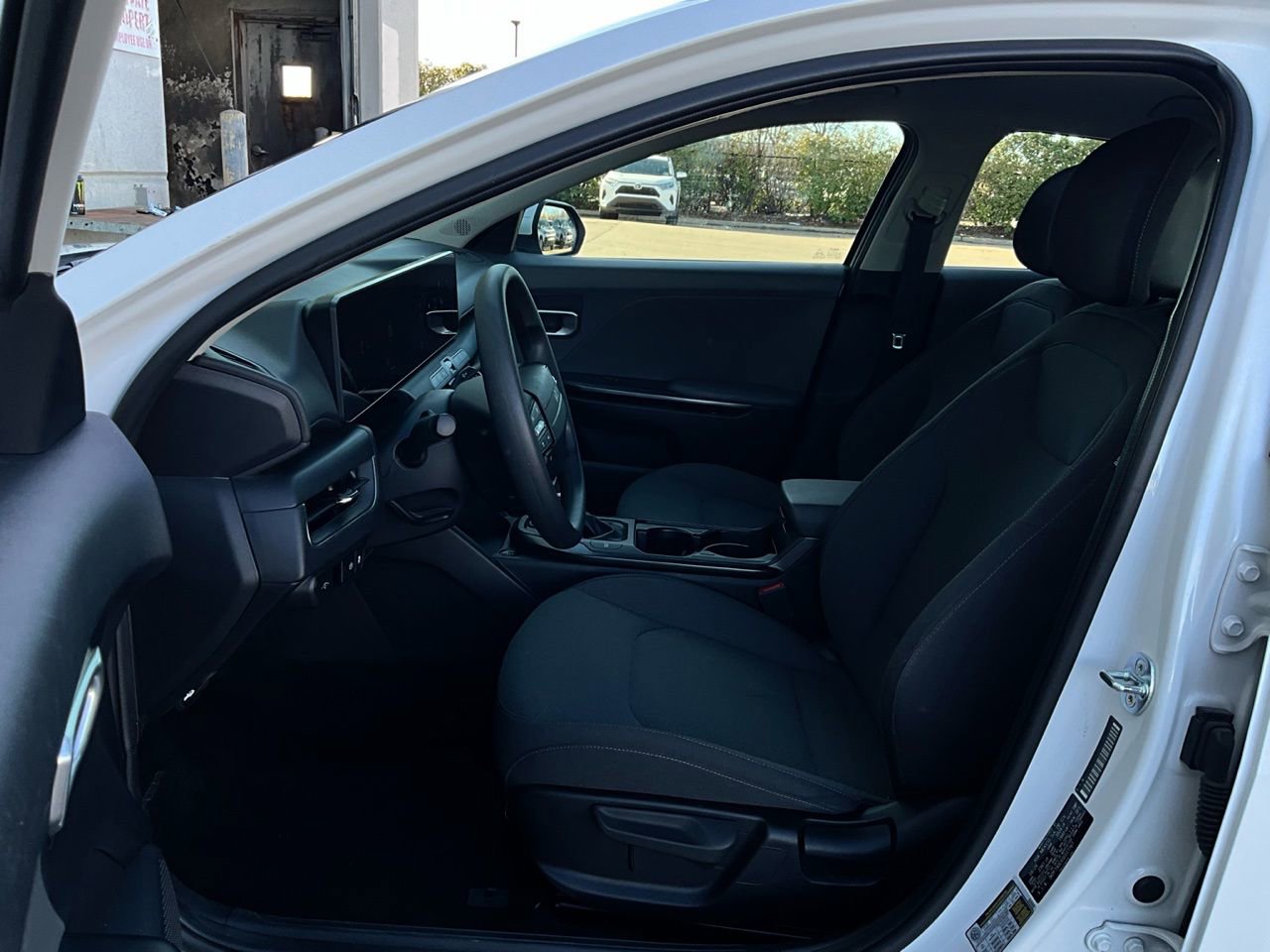 Used 2025 Kia K4 LXS image 10