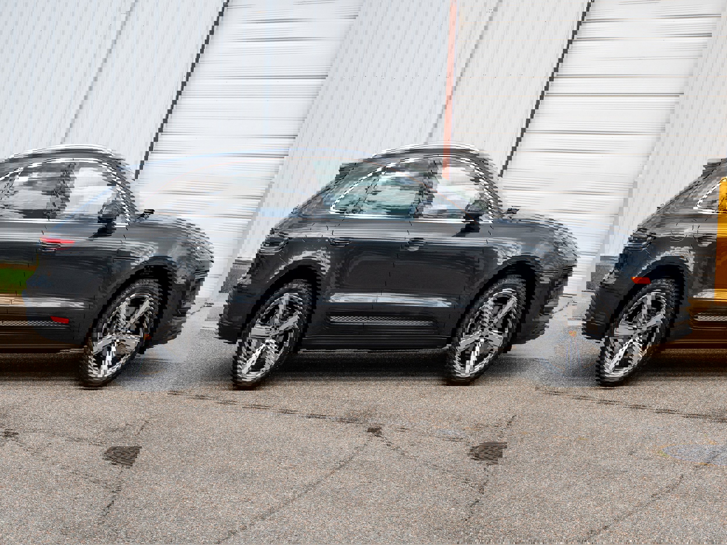 Used 2024 Porsche Macan image 8