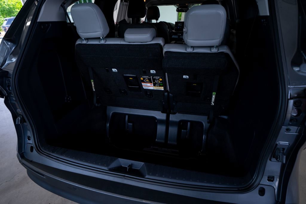 Used 2025 Toyota Sienna XLE image 46