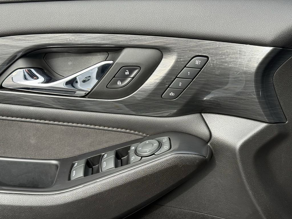 Used 2023 Chevrolet Traverse High Country image 13