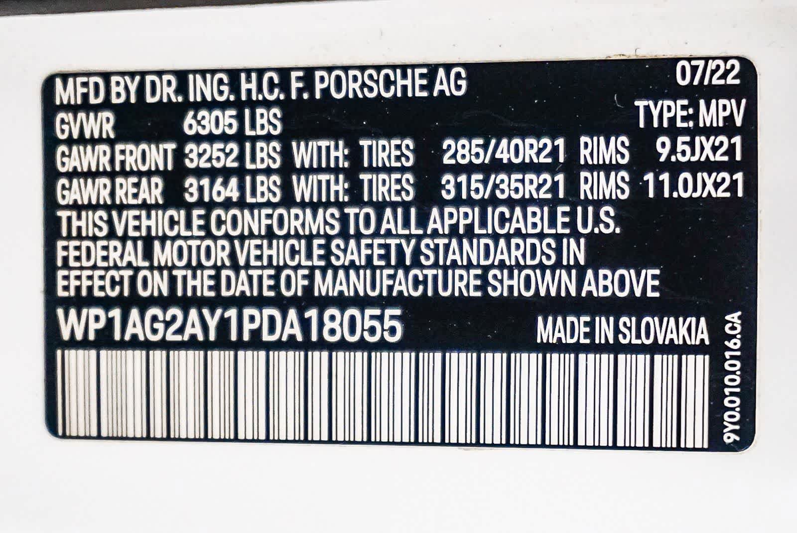 Certified 2023 Porsche Cayenne GTS w/ Premium Package Plus AWD/4WD image 30